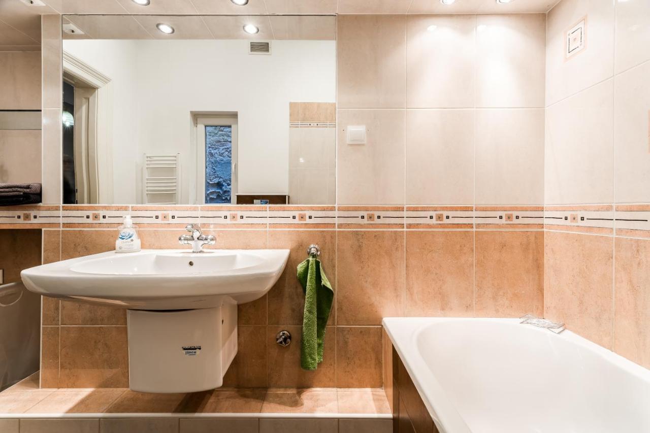 Berta - 4 Bedrooms, 3 Baths 布达佩斯 外观 照片