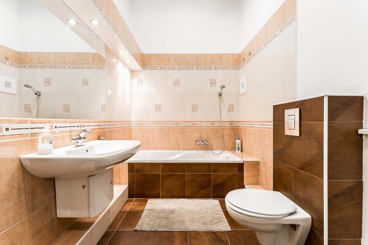 Berta - 4 Bedrooms, 3 Baths 布达佩斯 外观 照片